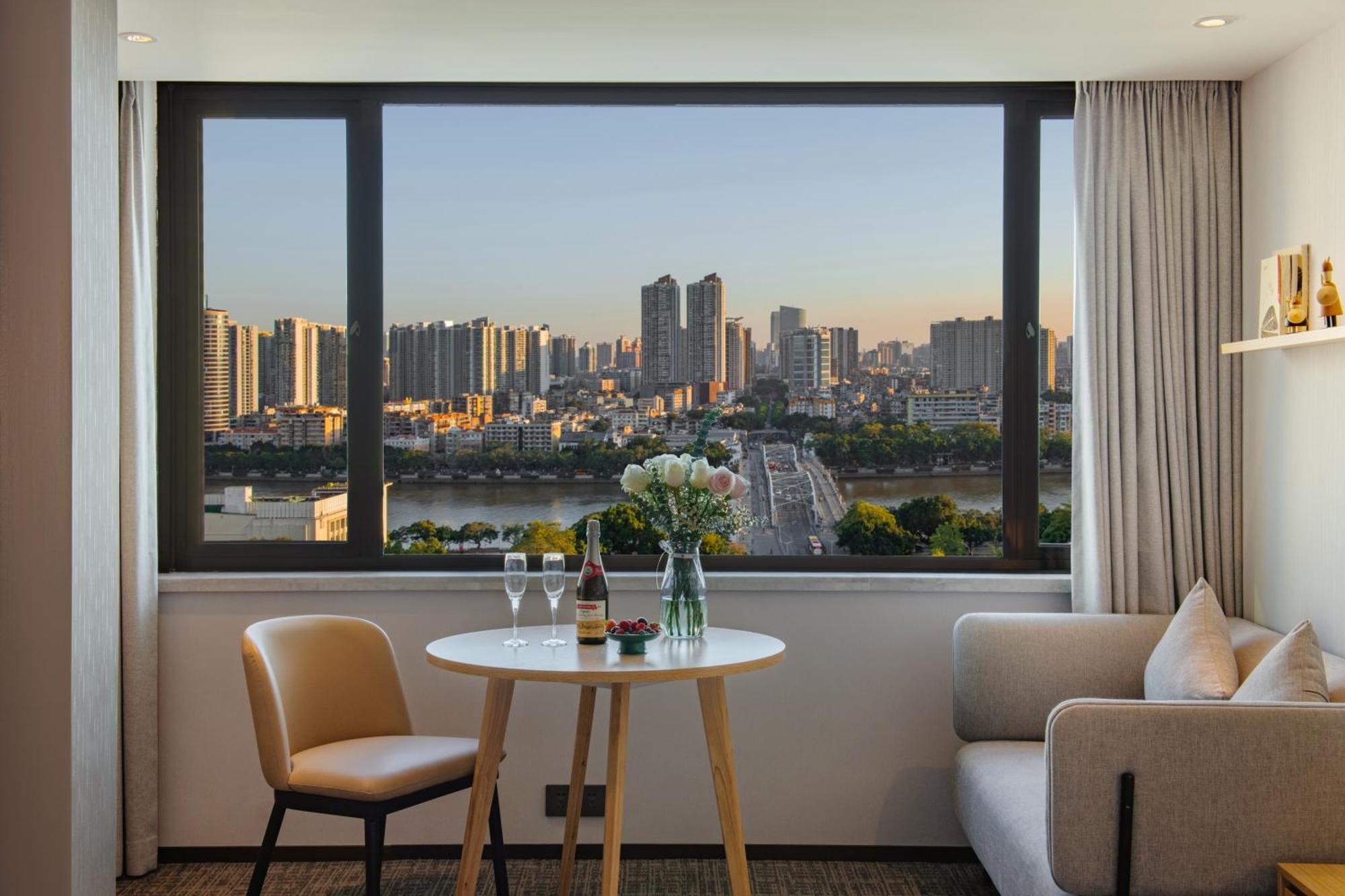 Guangzhou Hotel - Free Shuttle Bus To Exhibition Center During Canton Fair Period Exteriör bild